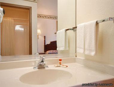 スーパー8 バイ ウインダム ヨークビル Yorkville 部屋 写真